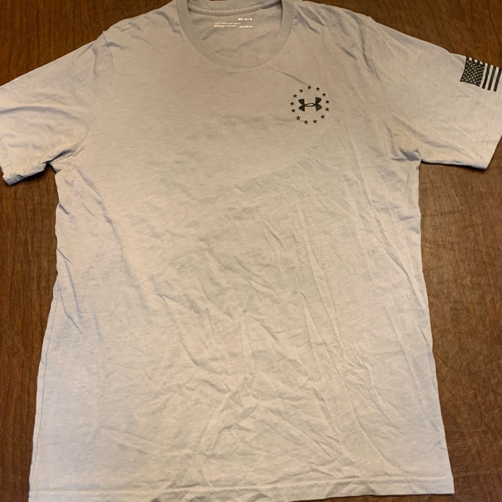 Under Armour Men's Light Gray Tee with Logo